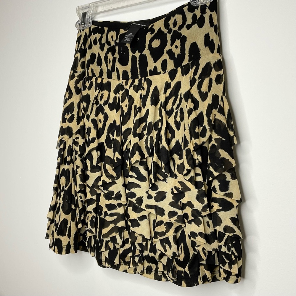 ๐ INC. SKIRT - GREAT CONDITIONโฃ๏ธ FLIRTY & FUN 18โ LENGTH ๐ - Picture 5 of 8